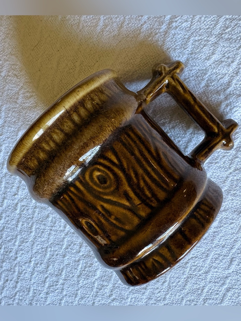Vintage Brown Glazed Ceramic Barrel Beer Mug Stein w Woodgrain Pattern Froth Rim